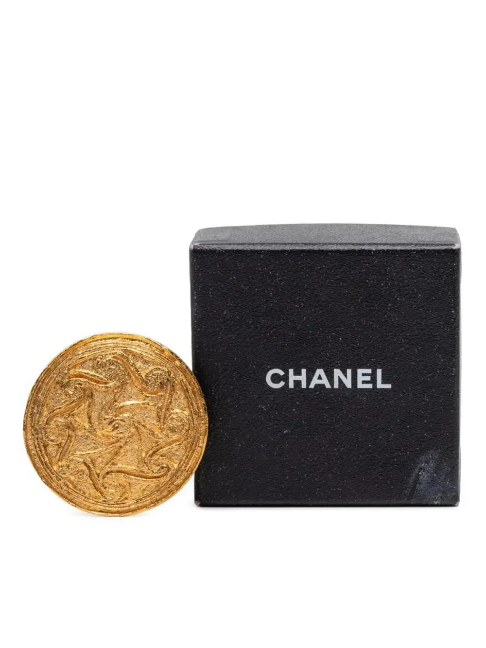 CHANEL elevate your
